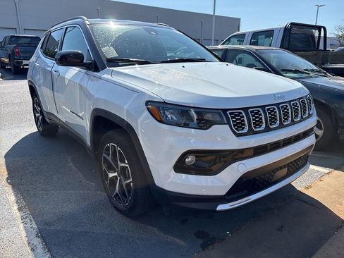 Used 2025 Jeep Compass Limited image 3