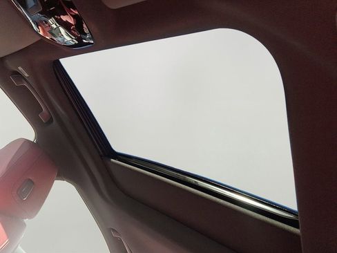 Used 2025 BMW 530i xDrive w/ M Sport Package image 15