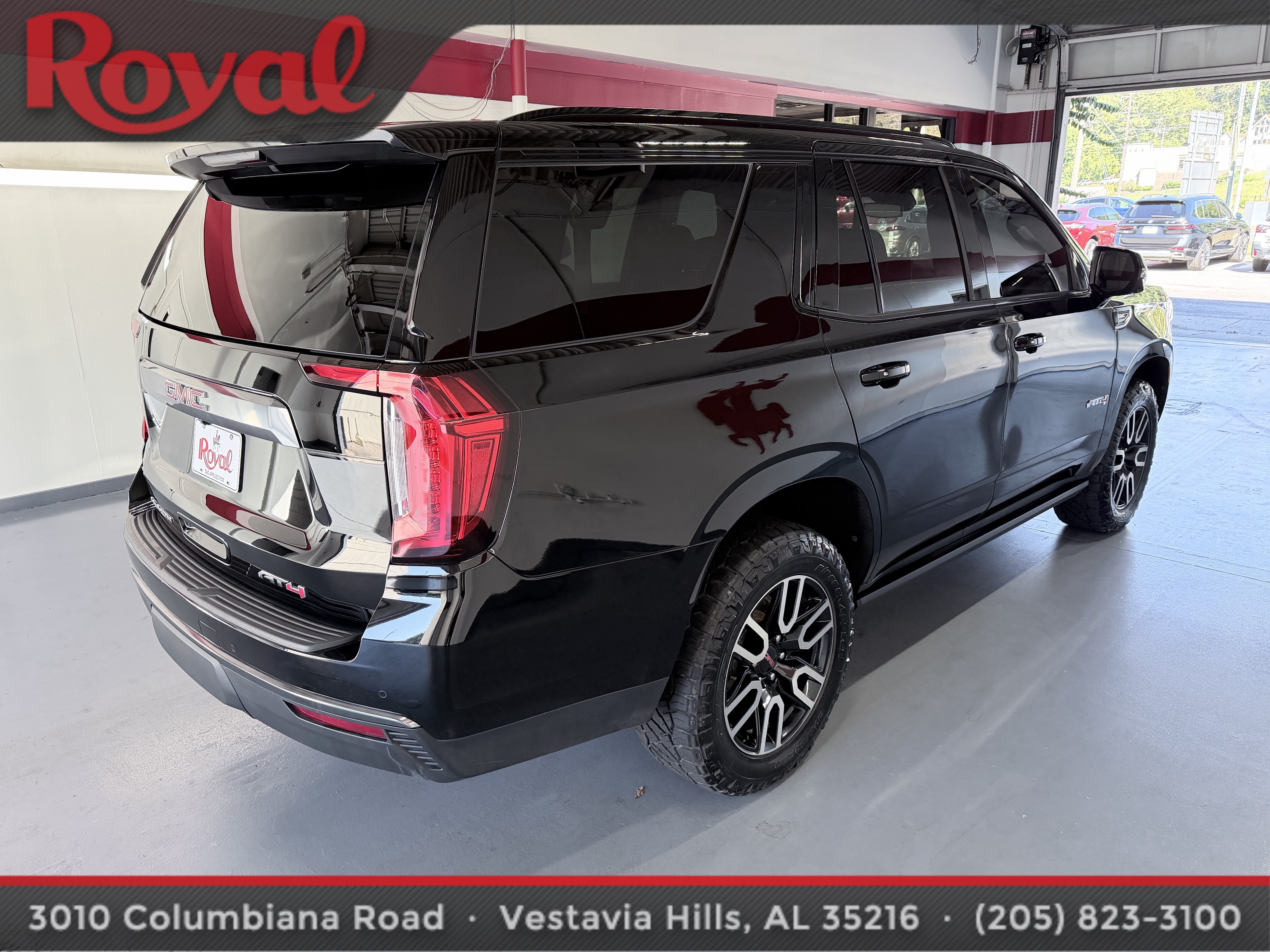 Used 2023 GMC Yukon AT4 w/ AT4 Premium Package AWD/4WD image 4