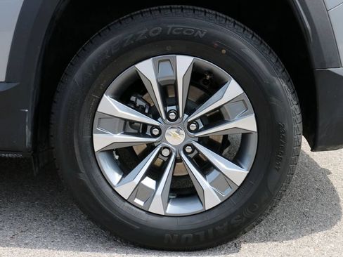 Used 2025 Chevrolet Equinox LT w/ Convenience Package II AWD/4WD image 9