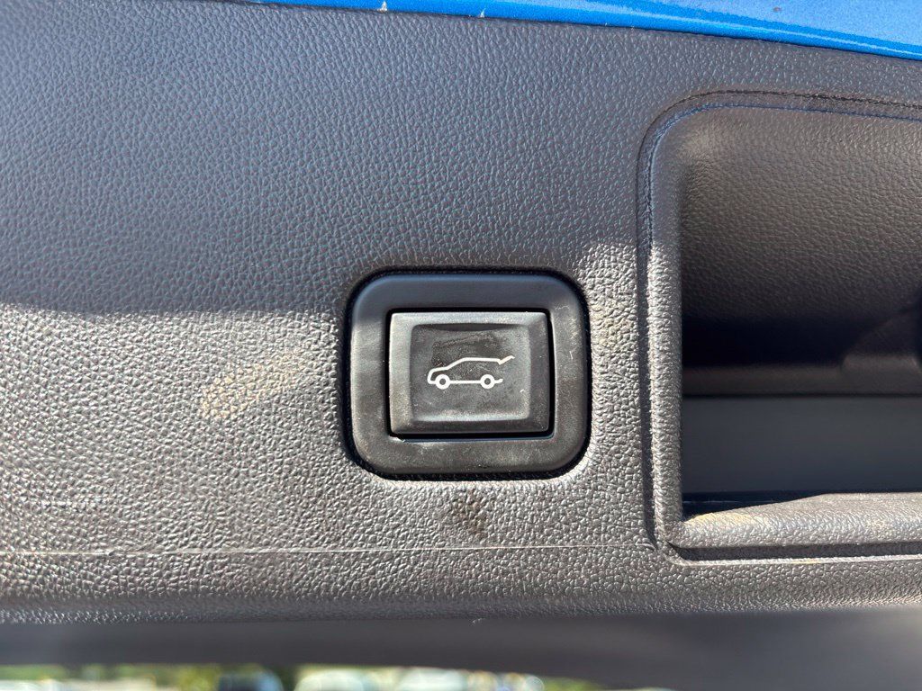 Used 2024 GMC Terrain AT4 w/ LPO, Floor Liner Package AWD/4WD image 8