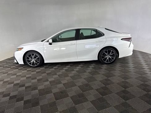 Used 2022 Toyota Camry SE FWD image 8