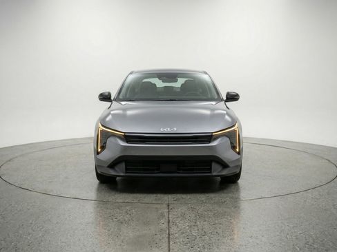 Used 2025 Kia K4 LXS image 2