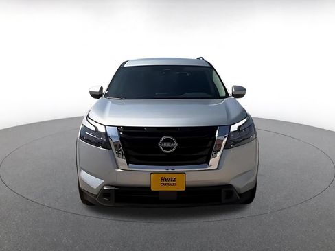 Used 2025 Nissan Pathfinder SV FWD image 4
