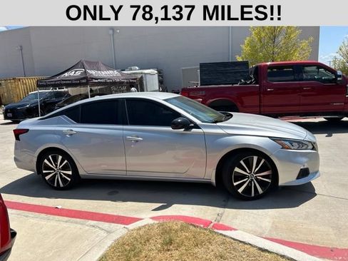 Used 2022 Nissan Altima 2.5 SR FWD image 2