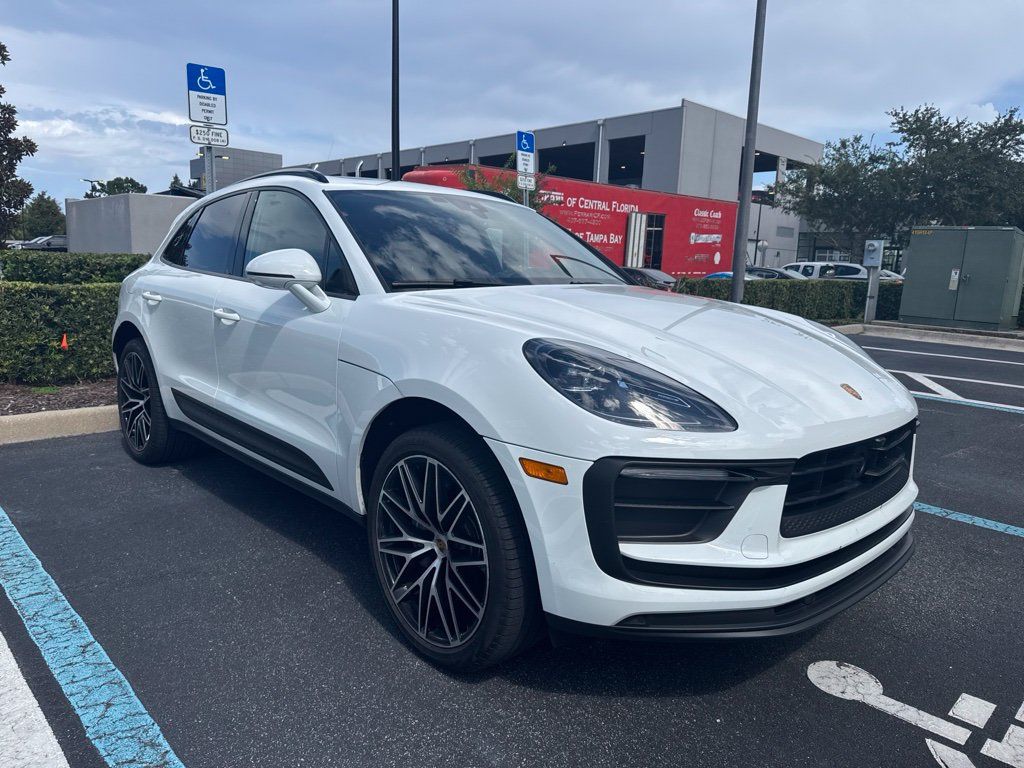 Certified 2026 Porsche Macan AWD/4WD image 5