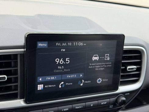Used 2025 Hyundai Venue SEL FWD image 3