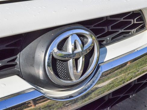 Used 2015 Toyota 4Runner Limited image 11