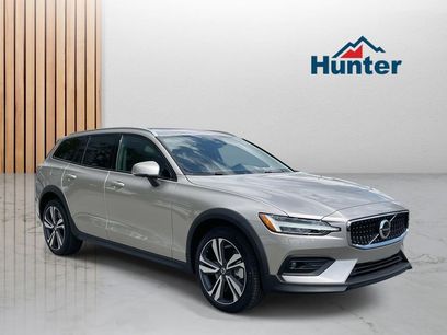 New 2026 Volvo V60 B5 Cross Country Plus w/ Protection Package Premier