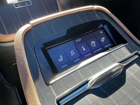 Used 2025 Lincoln Navigator Black Label image 10