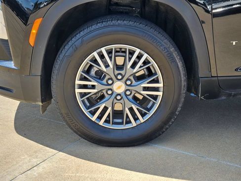 Used 2025 Chevrolet Traverse LT AWD/4WD image 12