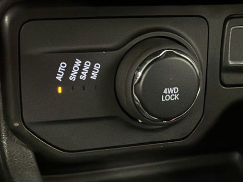 Used 2022 Jeep Renegade Latitude AWD/4WD image 31