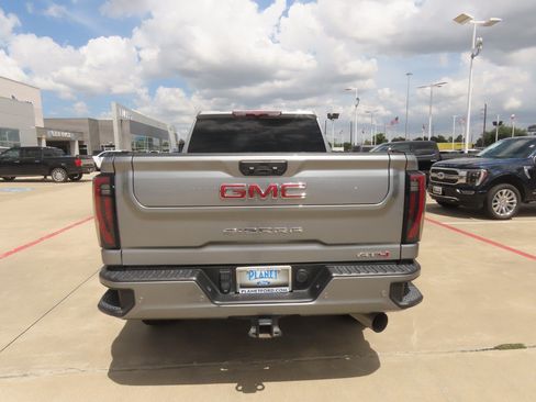 Used 2024 GMC Sierra 2500 AT4 AWD/4WD image 13