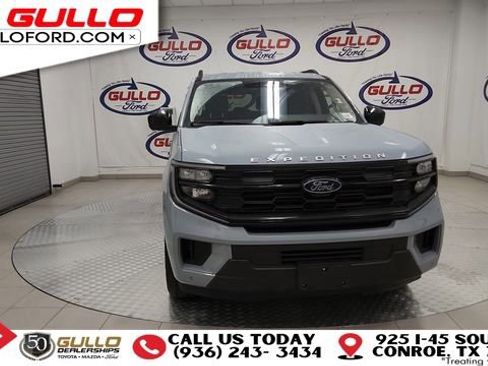 Used 2025 Ford Expedition Active image 3