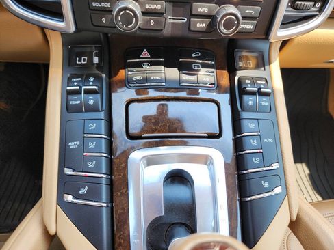 Used 2014 Porsche Cayenne AWD/4WD image 32
