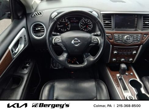 Used 2018 Nissan Pathfinder Platinum AWD/4WD image 14