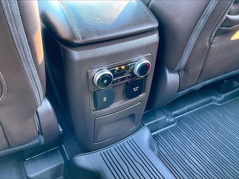 Used 2022 Ford Explorer King Ranch w/ Premium Technology Package image 25