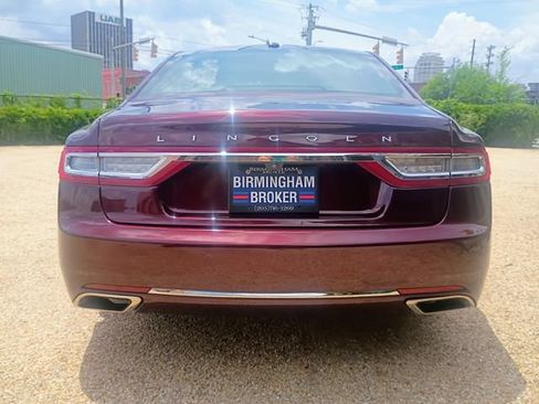 Used 2017 Lincoln Continental Select w/ Climate Package AWD/4WD image 9