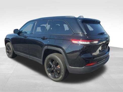 Used 2023 Jeep Grand Cherokee Limited w/ Luxury Tech Group II AWD/4WD image 3