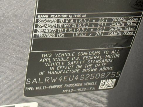 Used 2025 Land Rover Discovery Metropolitan Edition image 31