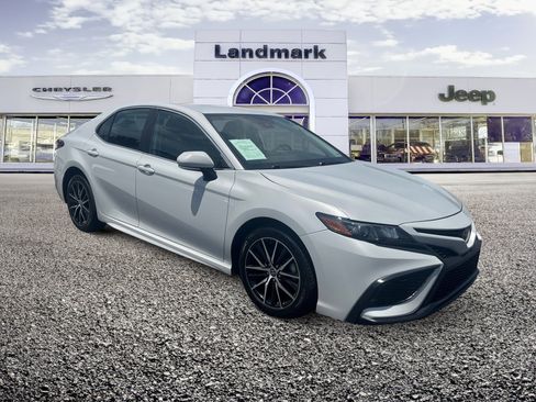 Used 2024 Toyota Camry SE FWD image 20