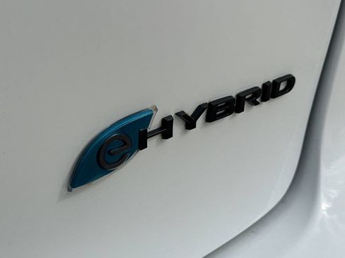 Used 2024 Chrysler Pacifica Limited FWD image 11