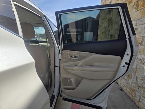 Used 2019 Nissan Murano SV image 10