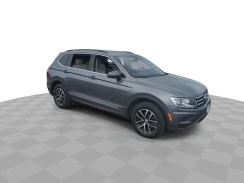 Used 2021 Volkswagen Tiguan SE FWD image 2