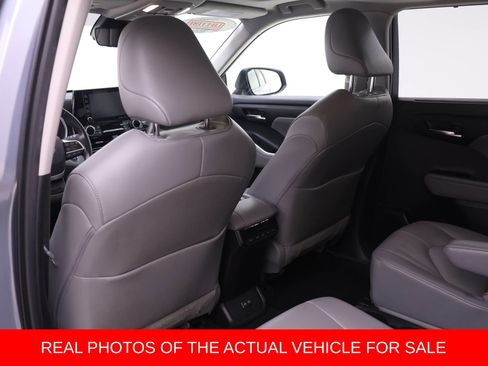 Used 2022 Toyota Highlander XLE image 10