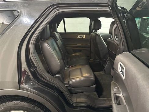 Used 2014 Ford Explorer XLT w/ Equipment Group 202A image 11