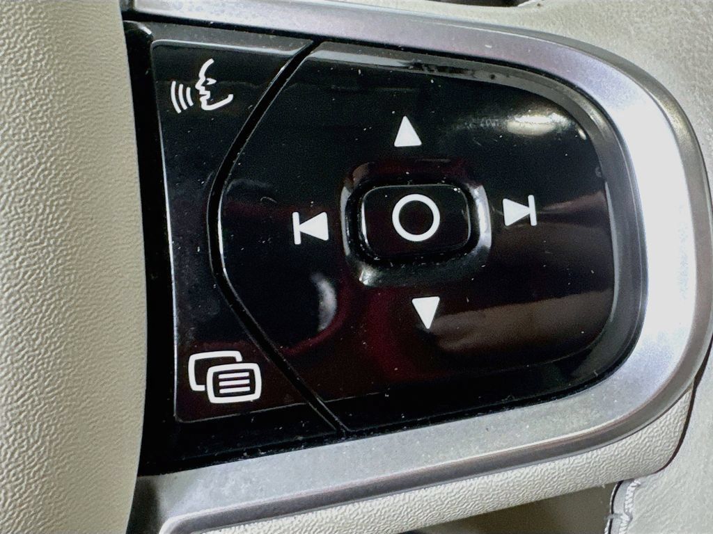 Used 2022 Volvo XC60 B5 Inscription w/ Advanced Package AWD/4WD image 26