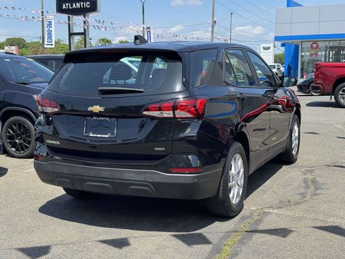 Used 2022 Chevrolet Equinox LS w/ Driver Confidence II Package AWD/4WD image 3