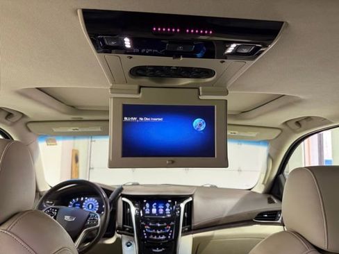 Used 2016 Cadillac Escalade Premium image 28