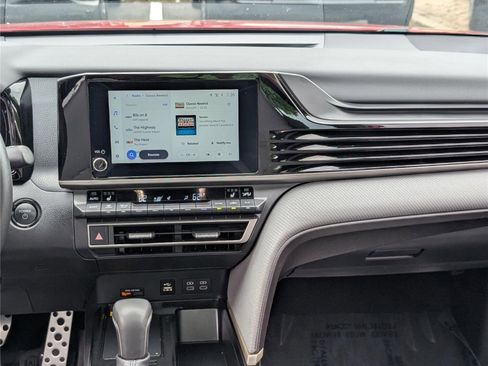 Used 2025 Toyota Camry SE w/ Convenience Package FWD image 18