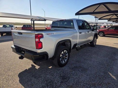 Used 2023 Chevrolet Silverado 2500 Custom w/ Custom Value Package image 5