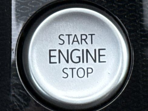 Certified 2025 Volkswagen Taos SE image 34