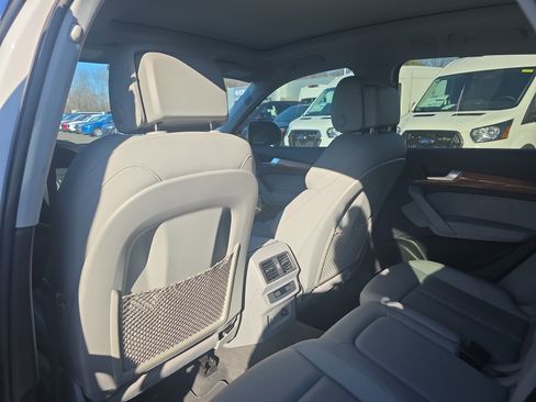 Used 2023 Audi Q5 e Premium Plus w/ Premium Plus Package image 24