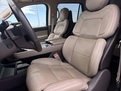 Used 2023 Lincoln Navigator Reserve AWD/4WD image 18