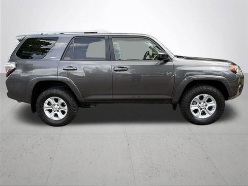 Used 2018 Toyota 4Runner SR5 AWD/4WD image 5