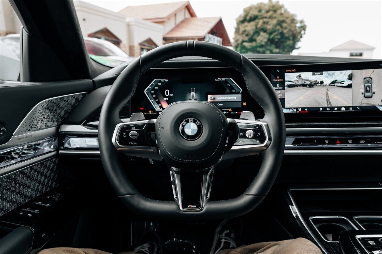 Used 2025 BMW 760i xDrive AWD/4WD image 28