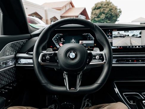 Used 2025 BMW 760i xDrive AWD/4WD image 28