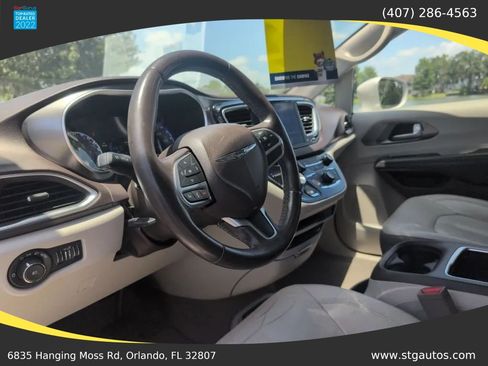 Used 2017 Chrysler Pacifica Touring-L Plus FWD image 13