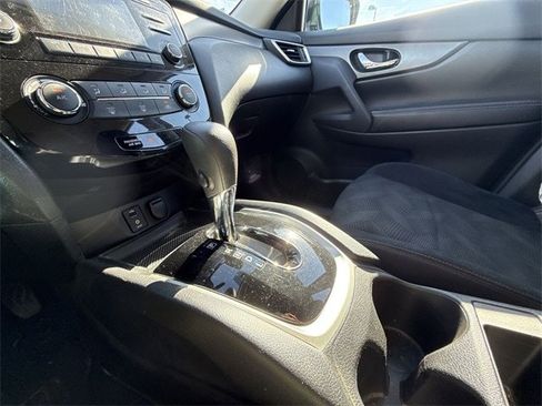 Used 2015 Nissan Rogue S image 19