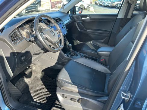 Used 2019 Volkswagen Tiguan SE w/ Panoramic Sunroof Package image 3