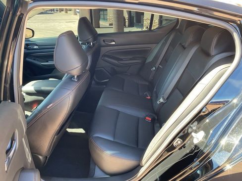 Used 2021 Nissan Altima 2.5 SR w/ SR Premium Package image 17