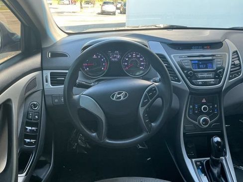 Used 2015 Hyundai Elantra SE FWD image 15