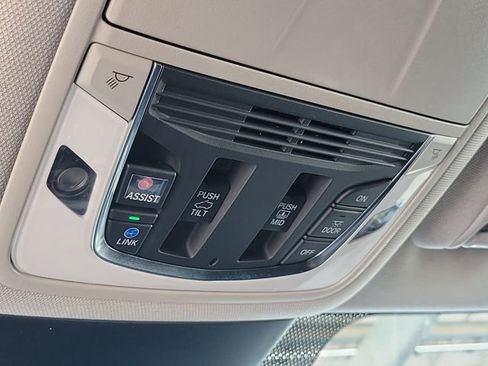 Used 2023 Acura MDX SH-AWD w/ Technology Package image 18
