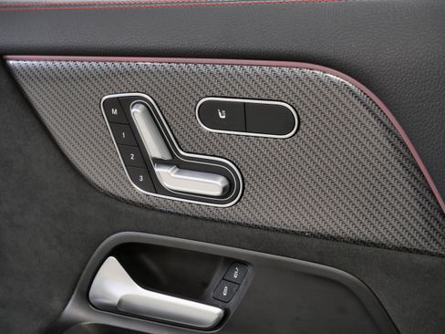 Certified 2025 Mercedes-Benz GLA 250 4MATIC image 32