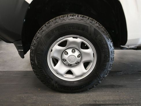 Certified 2022 Toyota Tacoma SR AWD/4WD image 29