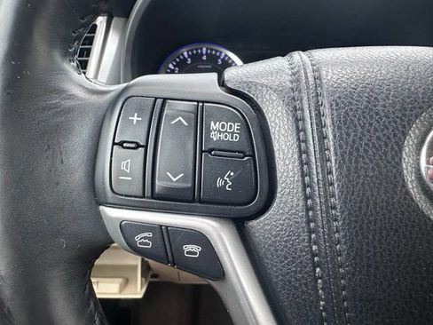 Used 2014 Toyota Highlander Limited Platinum FWD image 28